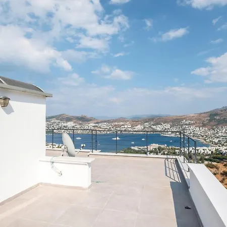 Triplex With Fantastic View In Bodrum גונדוגן